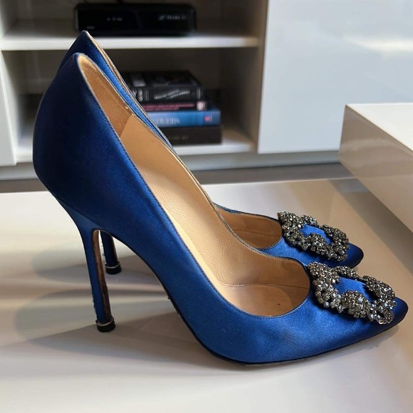 Manolo Blahnik Hangisi - Picture 7 of 12